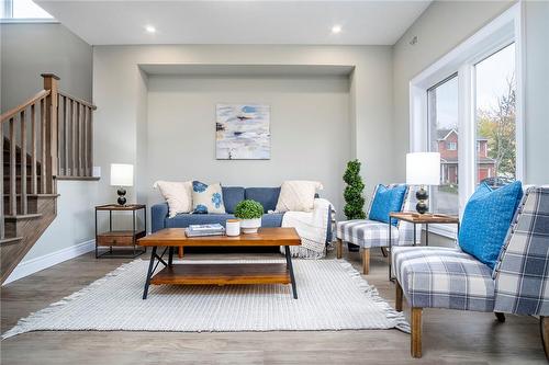 3 Alayche Trail, Welland, ON - Indoor Photo Showing Living Room