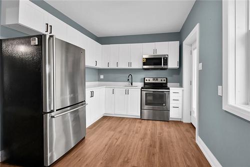 33 Shaw Street, Hamilton, ON - Indoor Photo Showing Kitchen With Stainless Steel Kitchen