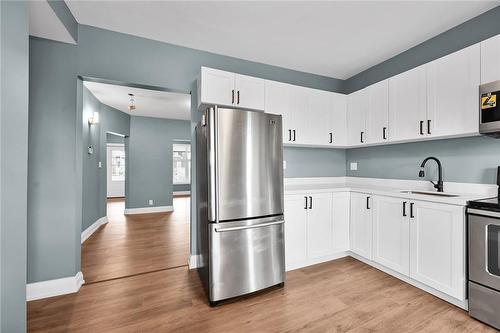 33 Shaw Street, Hamilton, ON - Indoor Photo Showing Kitchen With Stainless Steel Kitchen