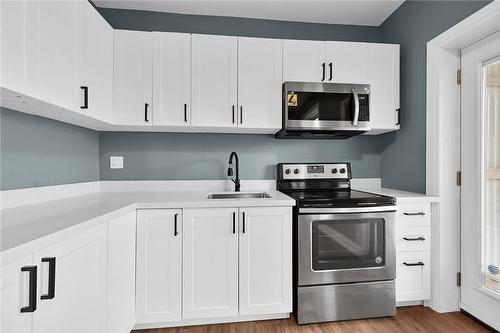 33 Shaw Street, Hamilton, ON - Indoor Photo Showing Kitchen With Stainless Steel Kitchen