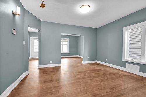 33 Shaw Street, Hamilton, ON - Indoor Photo Showing Other Room