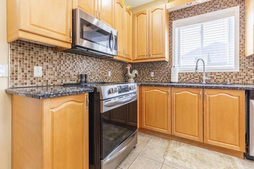 229 Gatestone Drive, Hamilton, ON - Indoor Photo Showing Kitchen With Upgraded Kitchen