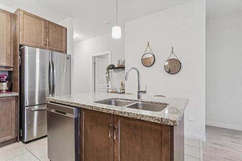 18 South Coast Circle, Crystal Beach, ON - Indoor Photo Showing Kitchen With Double Sink