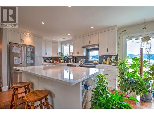 7048 Appaloosa Way, Vernon, BC - Indoor Photo Showing Kitchen With Upgraded Kitchen