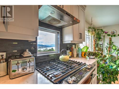 7048 Appaloosa Way, Vernon, BC - Indoor Photo Showing Kitchen