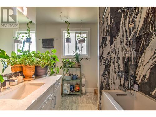 7048 Appaloosa Way, Vernon, BC - Indoor Photo Showing Bathroom