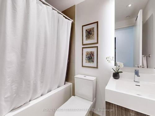 2412-1 Yorkville Ave, Toronto, ON - Indoor Photo Showing Bathroom