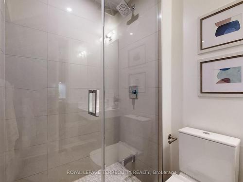 2412-1 Yorkville Ave, Toronto, ON - Indoor Photo Showing Bathroom