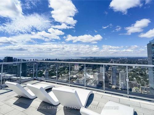 2412-1 Yorkville Ave, Toronto, ON - Outdoor With View