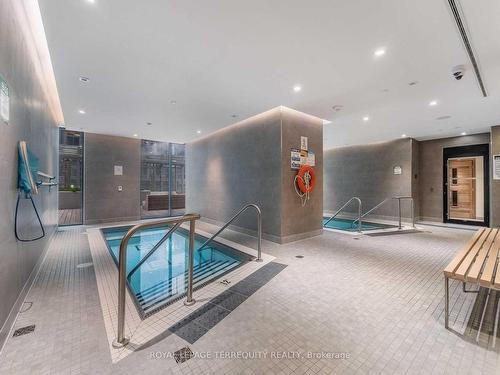 2412-1 Yorkville Ave, Toronto, ON - Indoor Photo Showing Other Room With In Ground Pool