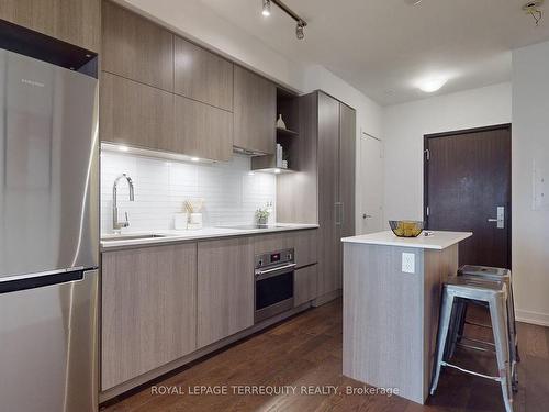 2412-1 Yorkville Ave, Toronto, ON - Indoor Photo Showing Kitchen