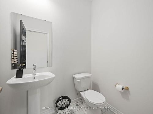 316 Windfields Farms Dr W, Oshawa, ON - Indoor Photo Showing Bathroom