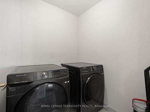 316 Windfields Farms Dr W, Oshawa, ON - Indoor Photo Showing Laundry Room