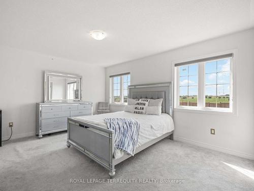 316 Windfields Farms Dr W, Oshawa, ON - Indoor Photo Showing Bedroom