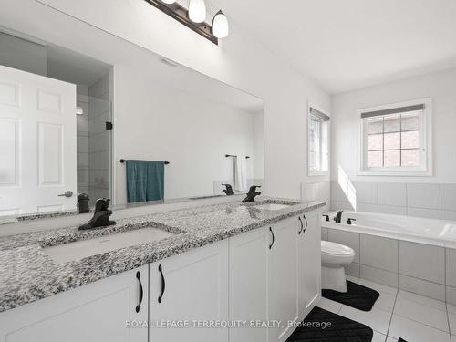 316 Windfields Farms Dr W, Oshawa, ON - Indoor Photo Showing Bathroom