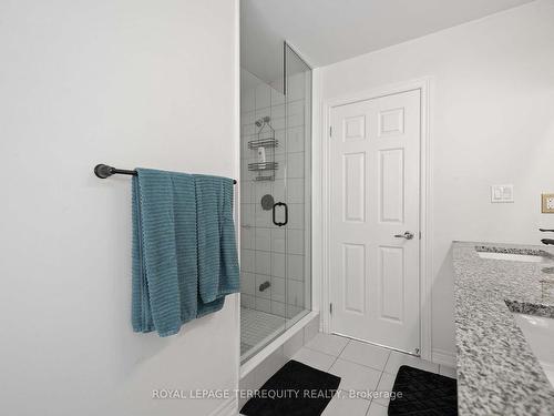 316 Windfields Farms Dr W, Oshawa, ON - Indoor Photo Showing Bathroom