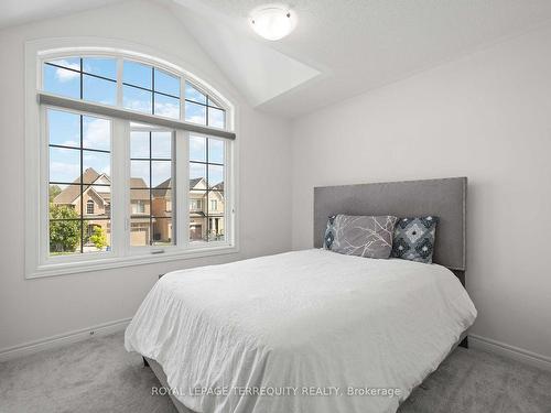 316 Windfields Farms Dr W, Oshawa, ON - Indoor Photo Showing Bedroom