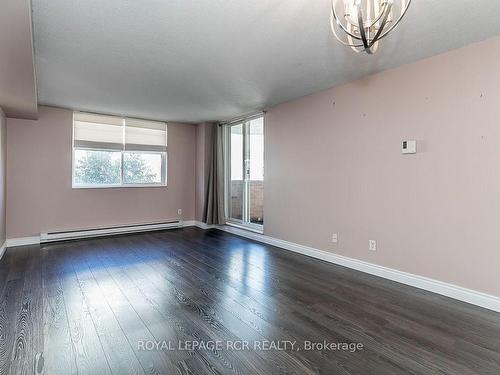 709-260 Davis Dr, Newmarket, ON - Indoor Photo Showing Other Room