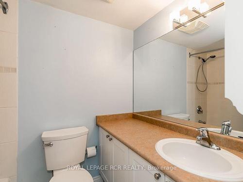 709-260 Davis Dr, Newmarket, ON - Indoor Photo Showing Bathroom