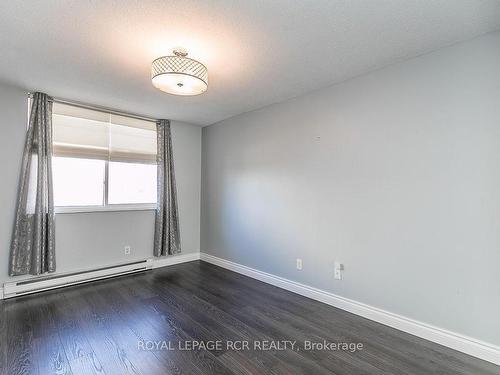 709-260 Davis Dr, Newmarket, ON - Indoor Photo Showing Other Room