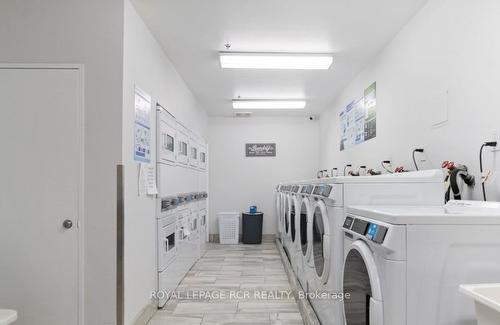 709-260 Davis Dr, Newmarket, ON - Indoor Photo Showing Laundry Room