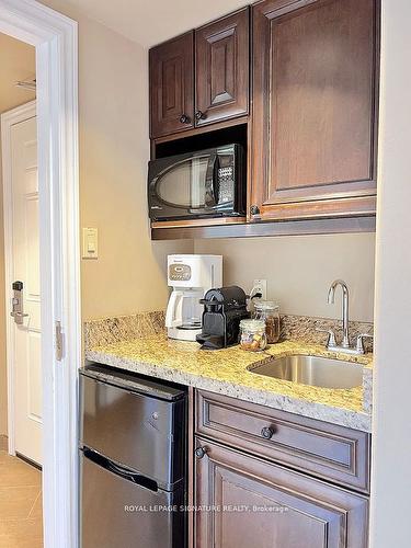 2276-90 Highland Dr, Oro-Medonte, ON - Indoor Photo Showing Kitchen