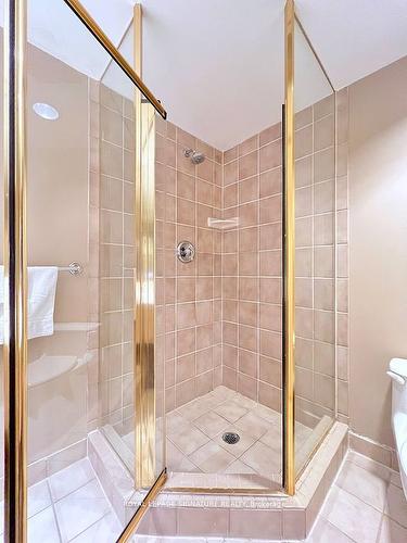 2276-90 Highland Dr, Oro-Medonte, ON - Indoor Photo Showing Bathroom