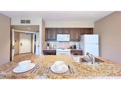 2276-90 Highland Dr, Oro-Medonte, ON - Indoor Photo Showing Kitchen With Double Sink