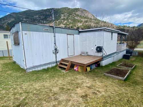 414 2Nd Avenue, Castlegar, BC - Outdoor