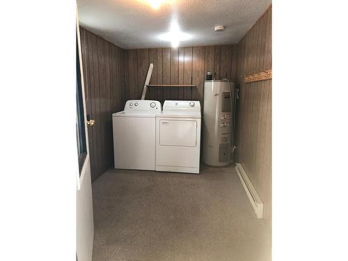 414 2Nd Avenue, Castlegar, BC - Indoor Photo Showing Laundry Room