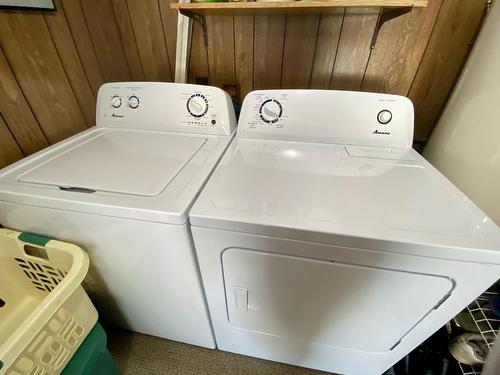 414 2Nd Avenue, Castlegar, BC - Indoor Photo Showing Laundry Room