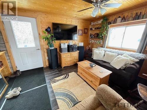 8 First St, North Cobalt, ON - Indoor Photo Showing Living Room