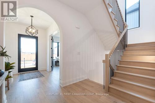 Custom Double Arches - 7230 Silver Creek Circle, London, ON - Indoor Photo Showing Other Room