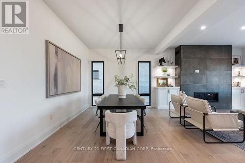 7230 Silver Creek Circle, London, ON - Indoor Photo Showing Dining Room