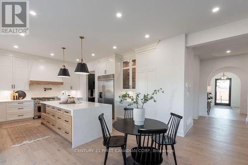 7230 Silver Creek Circle, London, ON - Indoor Photo Showing Dining Room