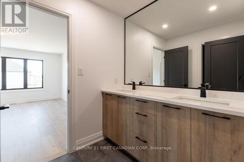 7230 Silver Creek Circle, London, ON - Indoor Photo Showing Bathroom