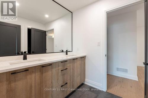 7230 Silver Creek Circle, London, ON - Indoor Photo Showing Bathroom