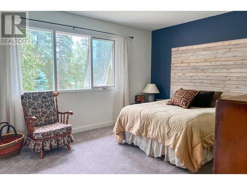 3016 1St Avenue, Castlegar, BC - Indoor Photo Showing Bedroom