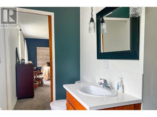 3016 1St Avenue, Castlegar, BC - Indoor Photo Showing Bathroom