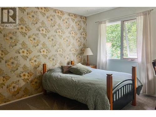 3016 1St Avenue, Castlegar, BC - Indoor Photo Showing Bedroom