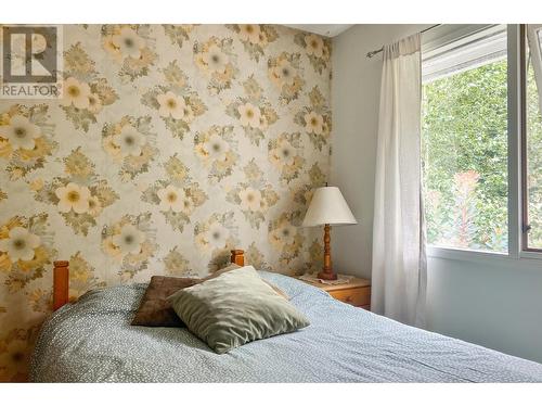 3016 1St Avenue, Castlegar, BC - Indoor Photo Showing Bedroom