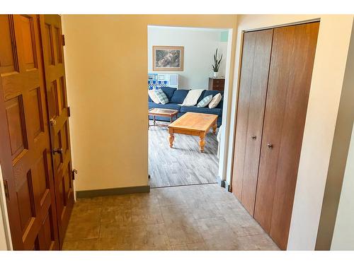 3016 1St Avenue, Castlegar, BC - Indoor Photo Showing Other Room