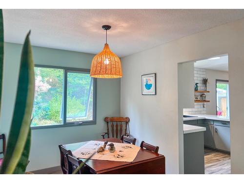 3016 1St Avenue, Castlegar, BC - Indoor Photo Showing Dining Room