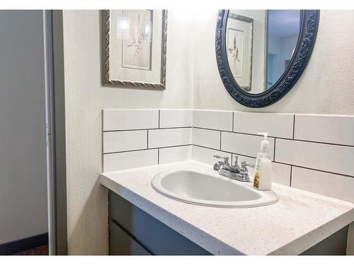 3016 1St Avenue, Castlegar, BC - Indoor Photo Showing Bathroom