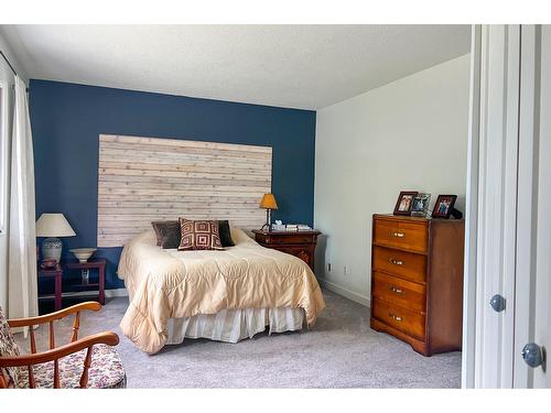 3016 1St Avenue, Castlegar, BC - Indoor Photo Showing Bedroom