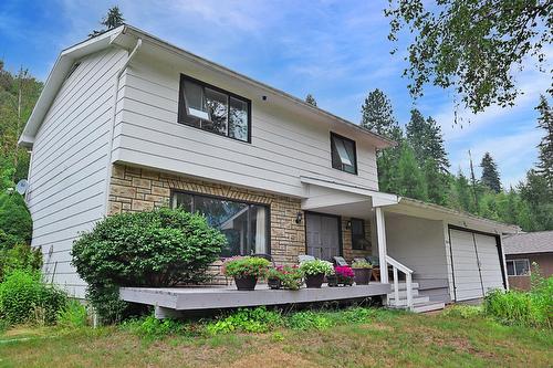 3016 1St Avenue, Castlegar, BC - Outdoor