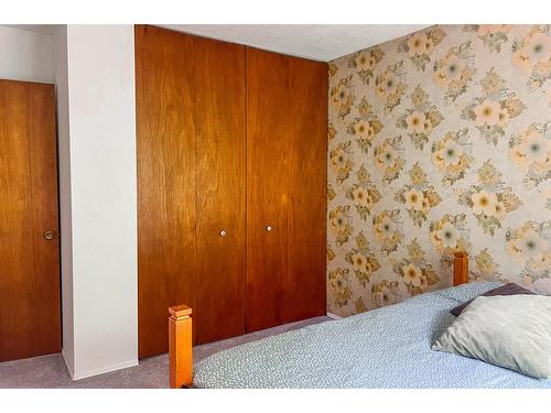 3016 1St Avenue, Castlegar, BC - Indoor Photo Showing Bedroom