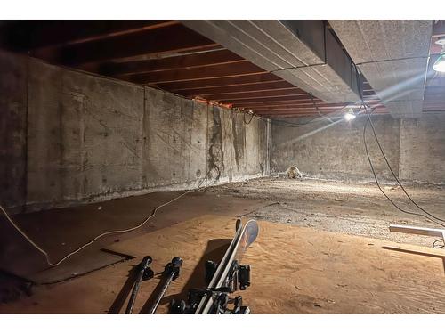 3016 1St Avenue, Castlegar, BC - Indoor Photo Showing Basement