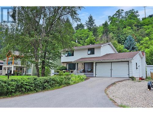 3016 1St Avenue, Castlegar, BC - Outdoor