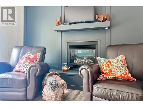 3016 1St Avenue, Castlegar, BC - Indoor Photo Showing Living Room With Fireplace